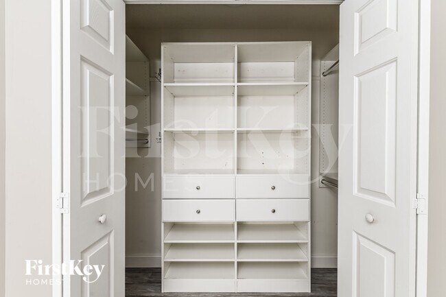 Building Photo - 118 Wilton St