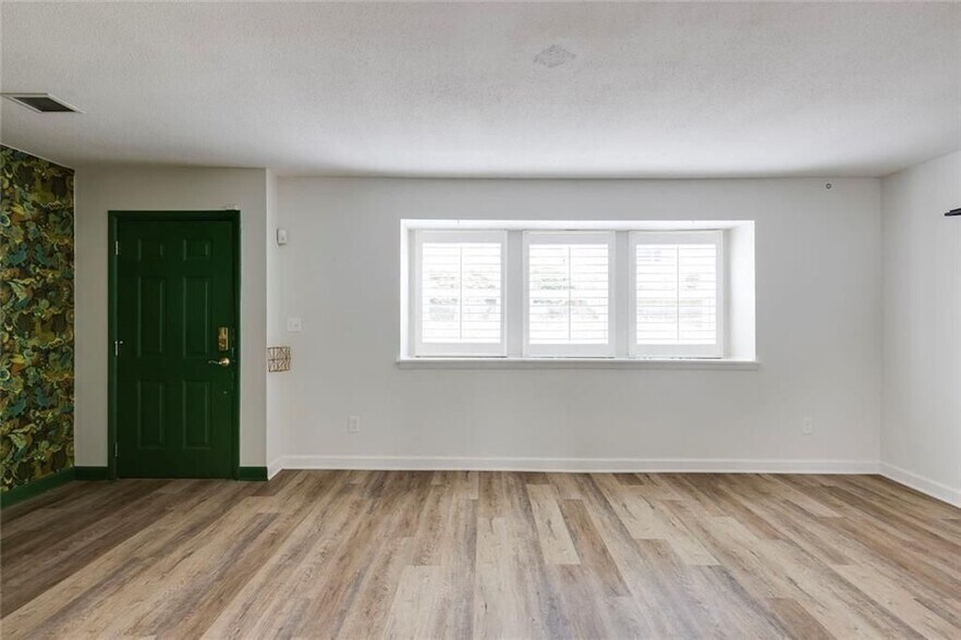 Building Photo - 7094 Stonington Dr NE