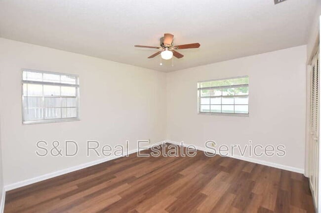 Building Photo - 204 Chaucer Ln