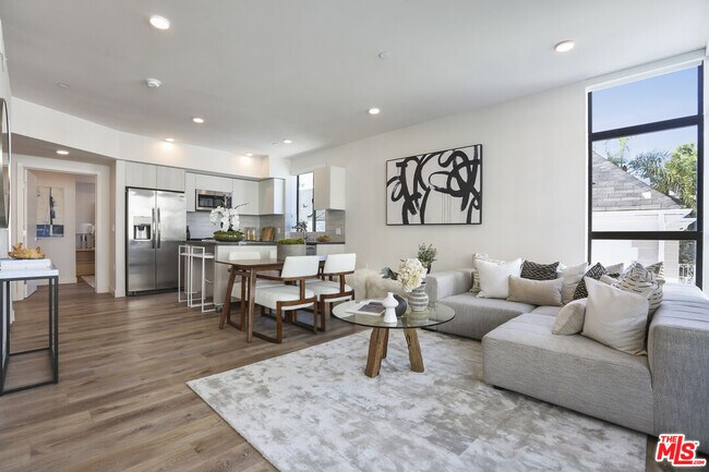 Building Photo - 740 Ridgeley Dr