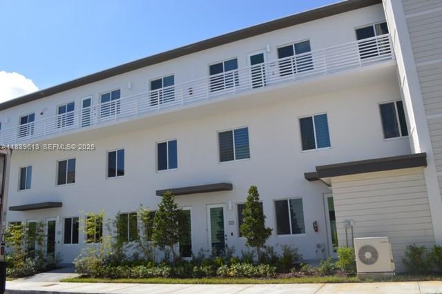 Building Photo - 6416 NW 102nd Ct