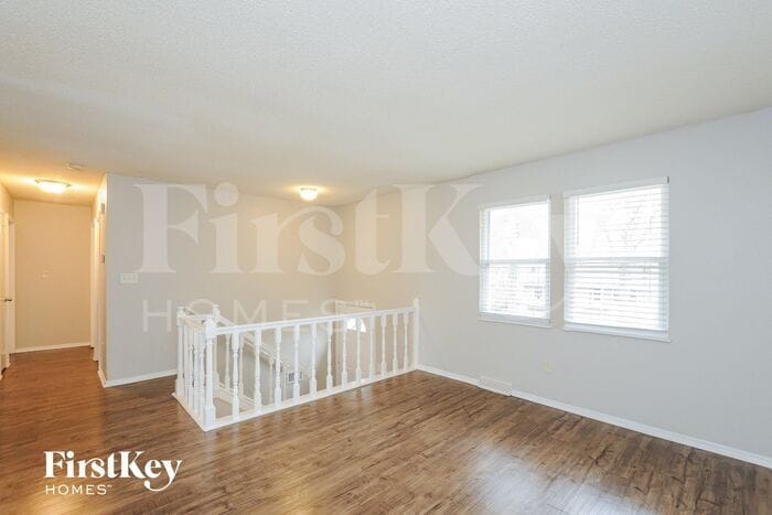 Building Photo - 11931 Smalley Ave
