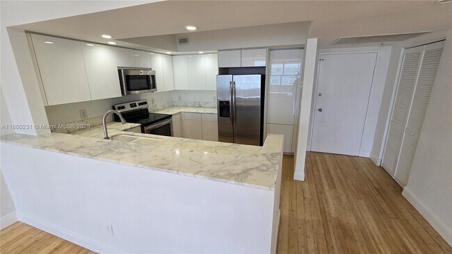 Building Photo - 5600 Collins Ave