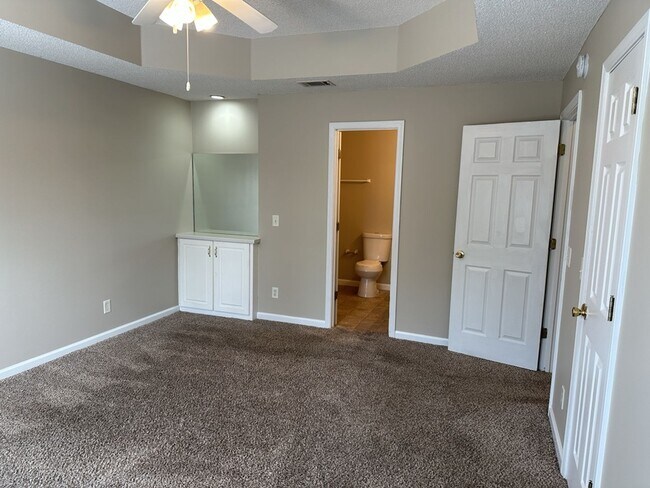 Building Photo - 7 Crossings Dr