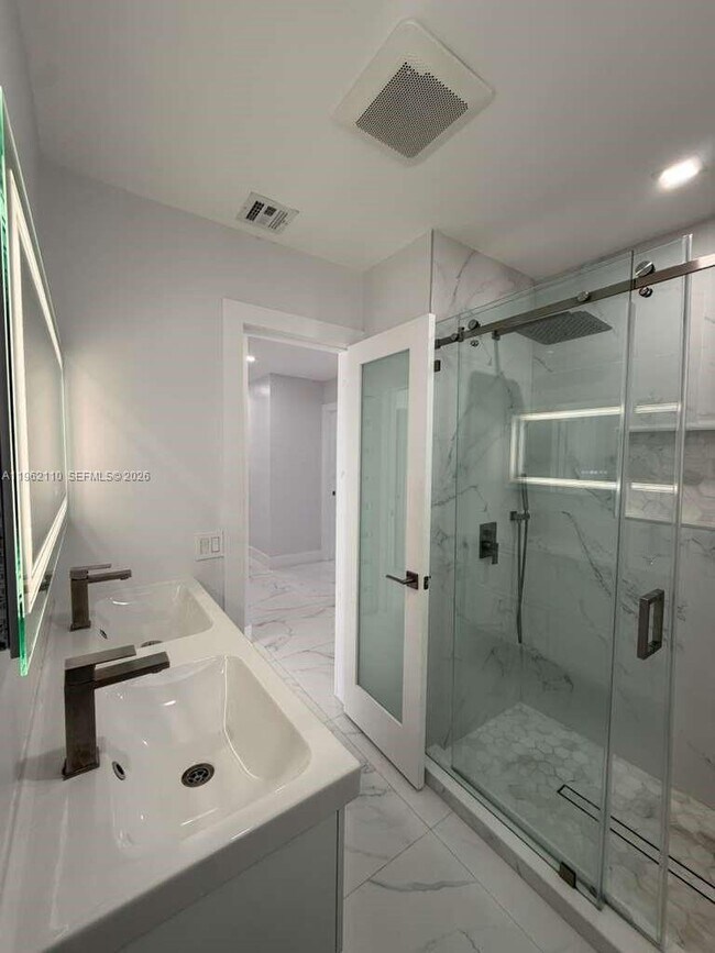 Building Photo - 19020 SW 91st Ave