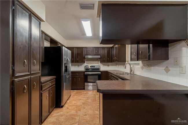 Building Photo - 1412 Falcon Ave