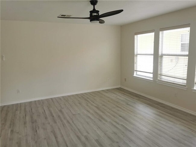 Building Photo - 3207 Barksdale Dr