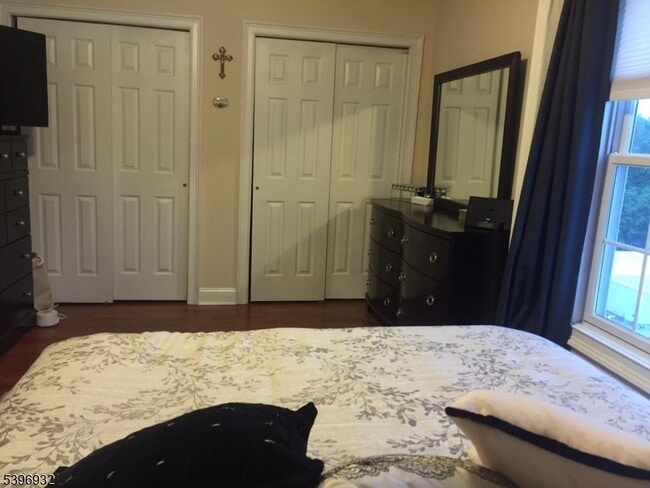 Building Photo - 459 Main St