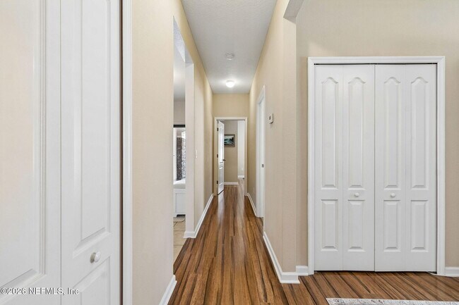 Building Photo - 206 Mission Cove Cir