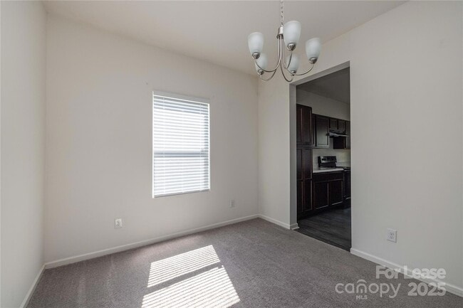 Building Photo - 710 Yorkshire Dr