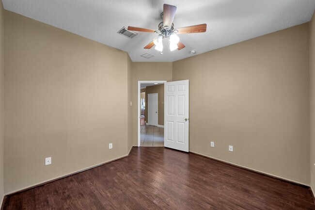 Building Photo - 952 Crannog Way