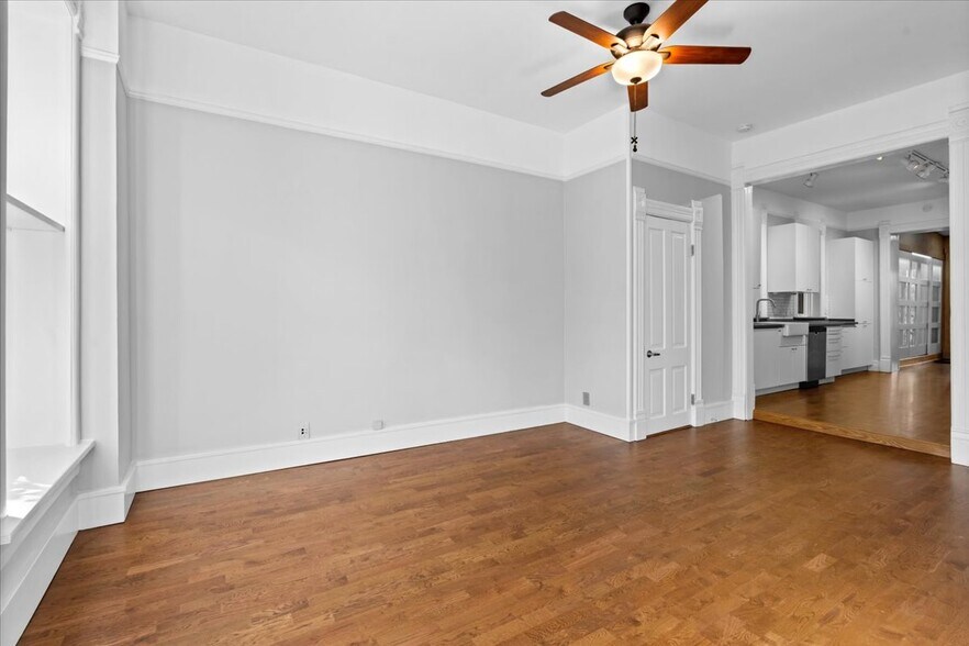 Building Photo - 1102 N Wolcott Ave