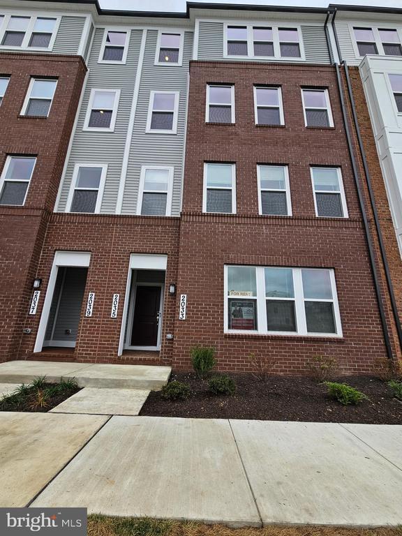 Building Photo - 2033 Henson Norris St