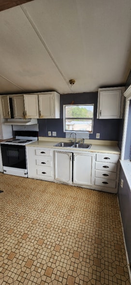 Building Photo - 27511 US-31