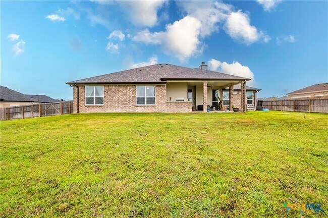 Building Photo - 8119 Green Hill Dr