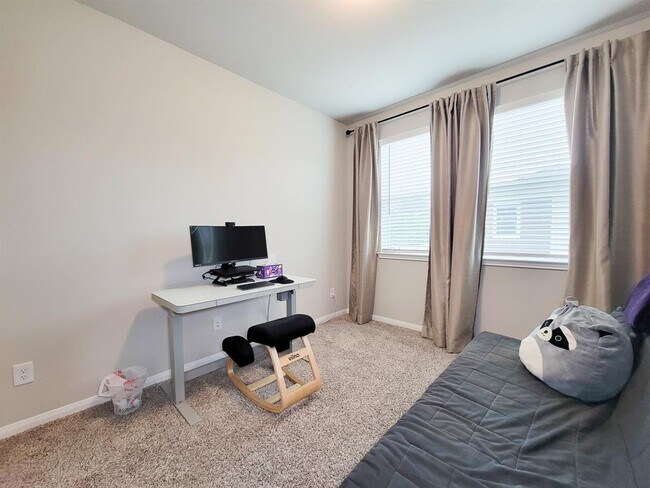 Building Photo - 1510 Lakeline Oak Dr