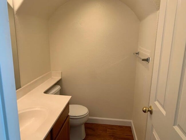 Building Photo - Five Bedroom Home In gated Serrano