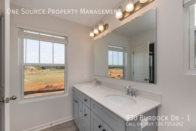 Building Photo - 930 Burdock Dr
