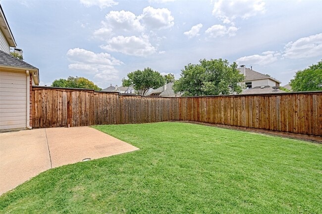 Building Photo - 9701 Thorncliff Dr
