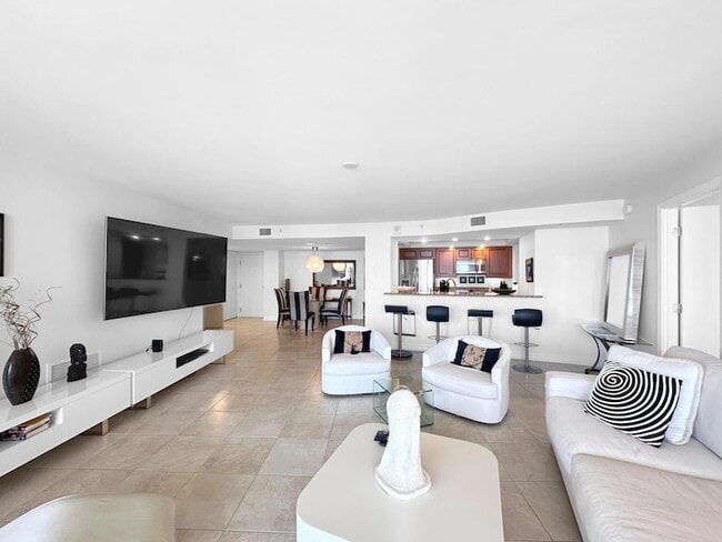 Building Photo - 3000 N Ocean Dr