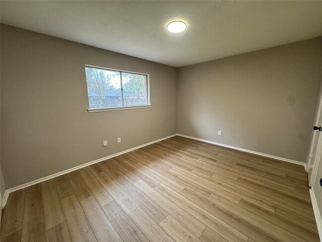 Building Photo - 16611 David Glen Dr