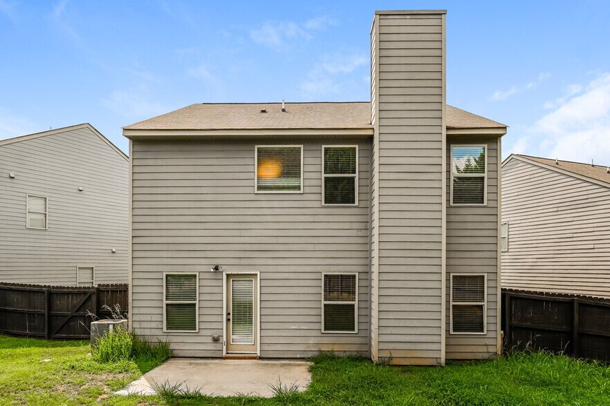 Building Photo - 221 Magnaview Dr