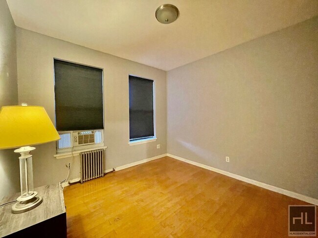 Building Photo - Prime Location!!! Spacious 1 bedroom with ...