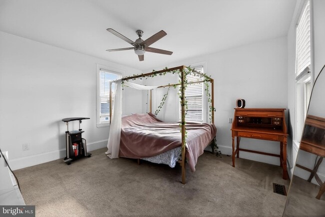 Building Photo - 810 Central Ave