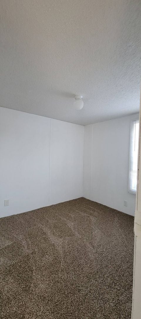 Building Photo - Ready to Move in