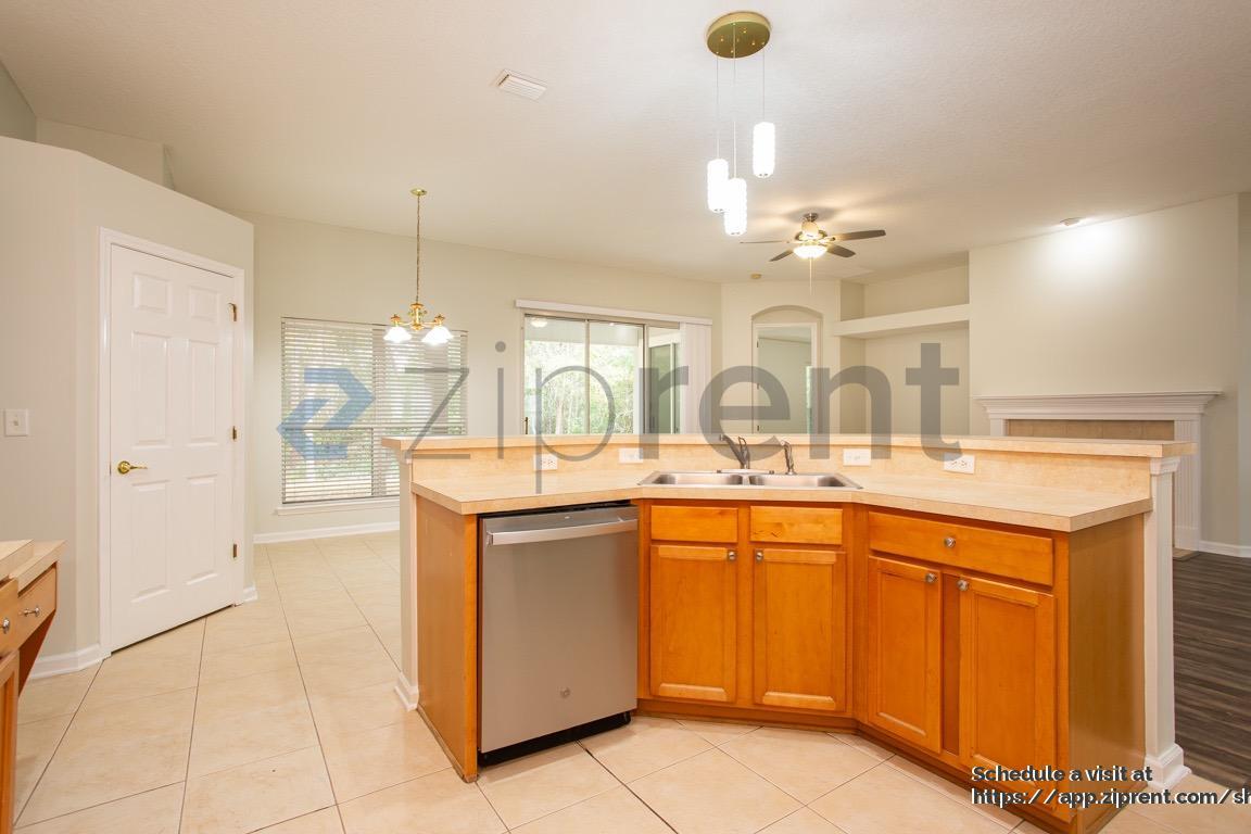 Building Photo - 909 Corsica Ln