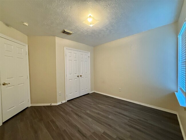 Building Photo - 6311 Rumford Ln