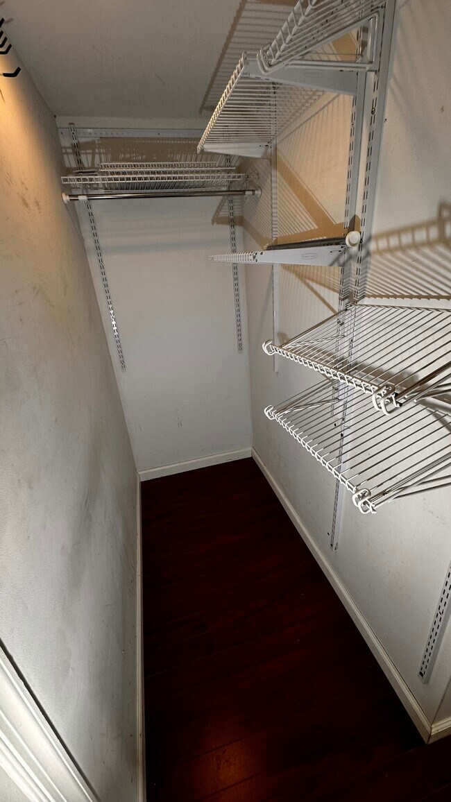 Building Photo - 910 Ramsay St