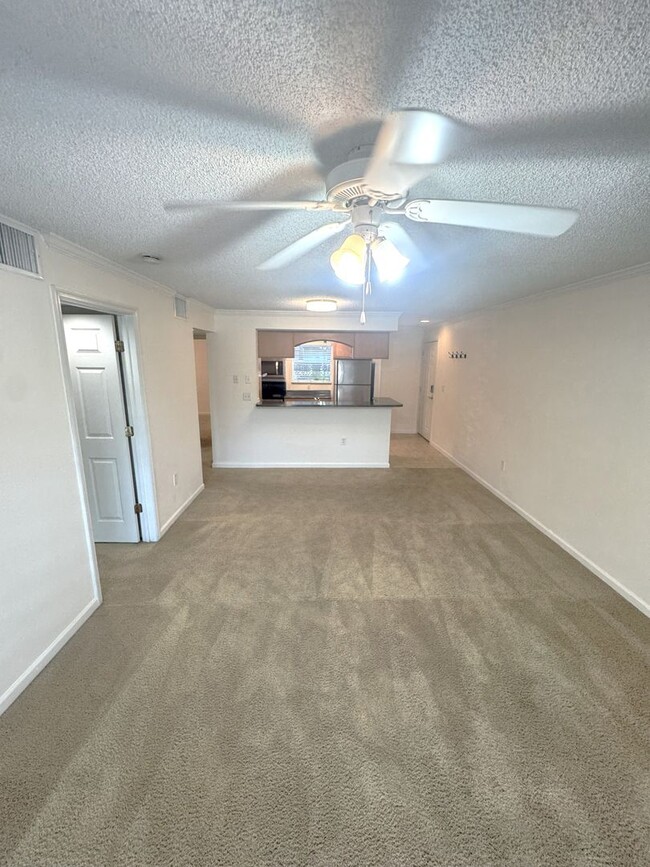 Building Photo - Beautiful Condo in the Fountains near beaches