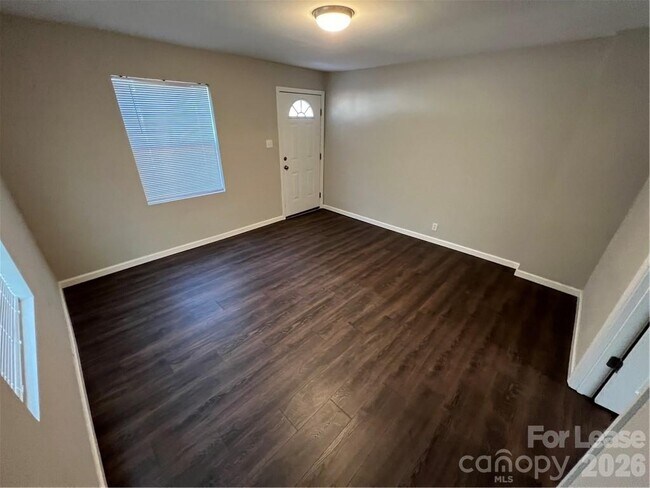 Building Photo - 720 E Pine St