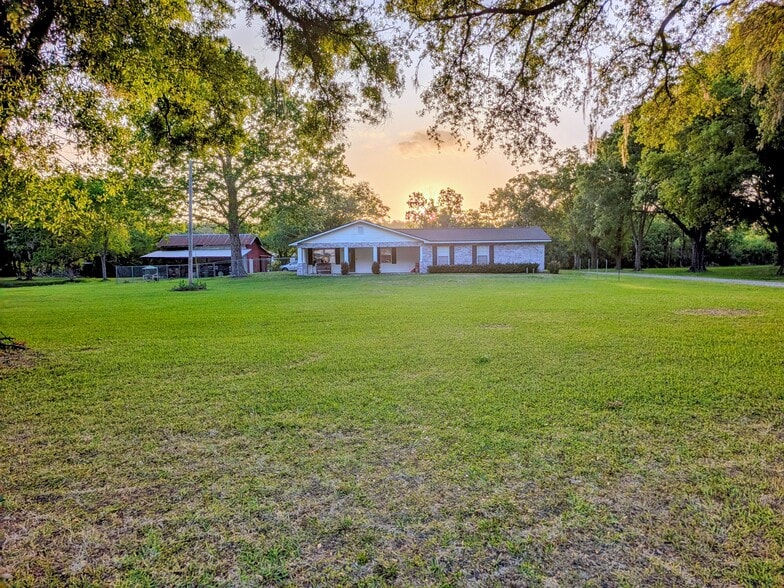 Building Photo - 5740 Floy Dr