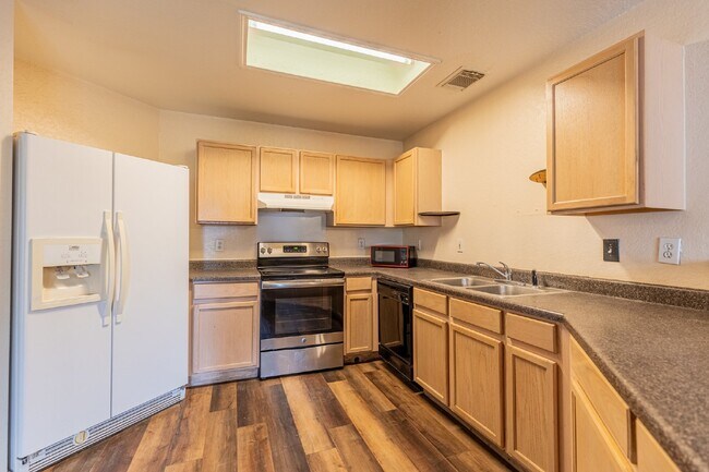 Building Photo - 7910 Lattimer Pond