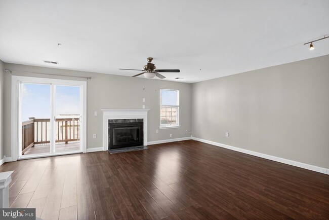 Building Photo - 2492 Wentworth Dr