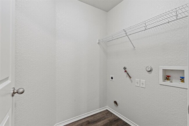 Building Photo - 206 Wells Bend