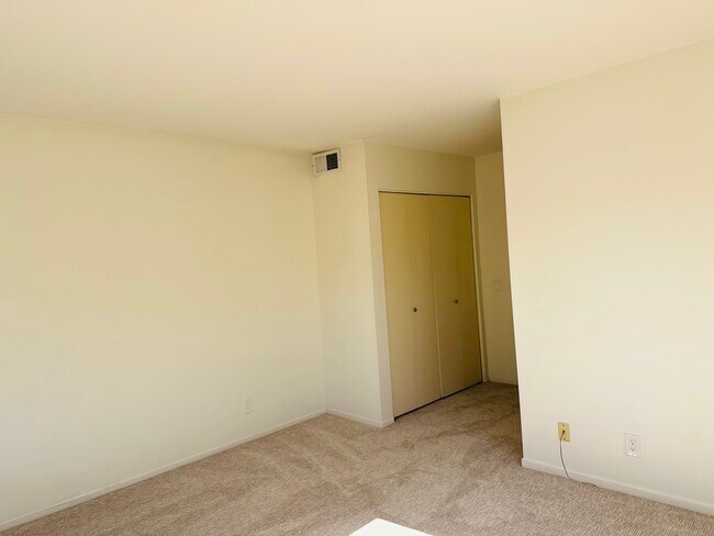 Building Photo - 16124 Twinkle Cir