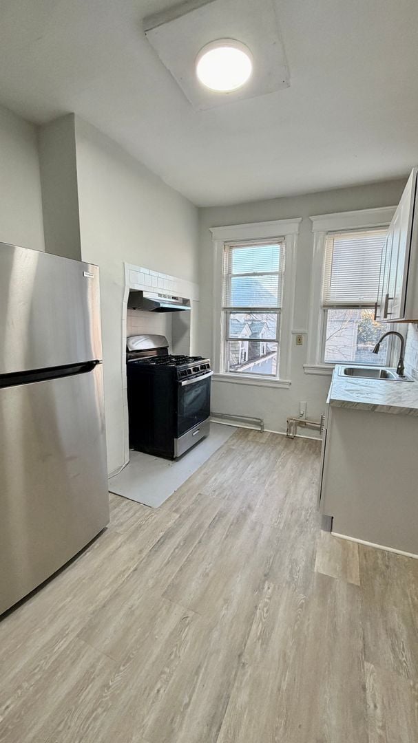 Building Photo - 251 S 5th Ave