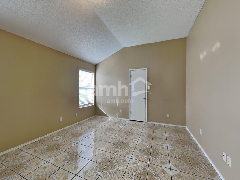 Building Photo - 702 Castlewick Ct