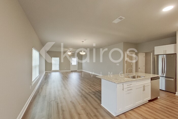 Building Photo - 13796 Pinyon Dr