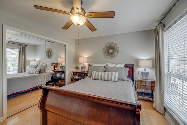 Building Photo - FULLY FURNISHED 2 BED 2 BATH TOWNHOME IN GREENHILLS $2250 PER MONTH.