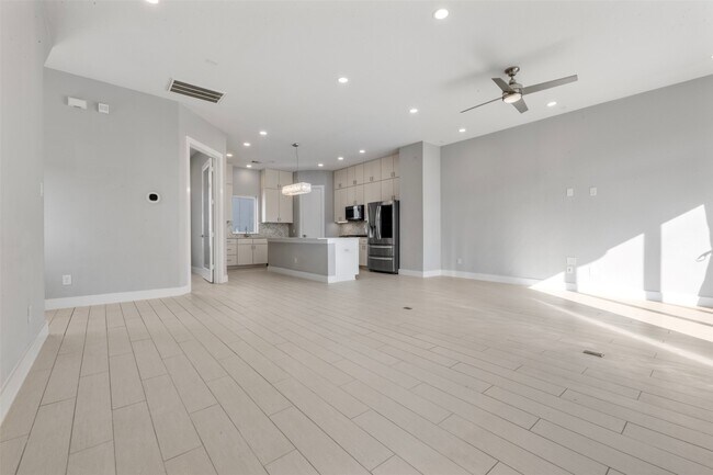 Building Photo - 6106 Clarkson Ln