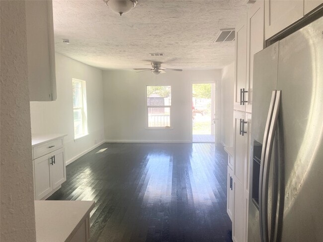 Building Photo - 7410 Longview St