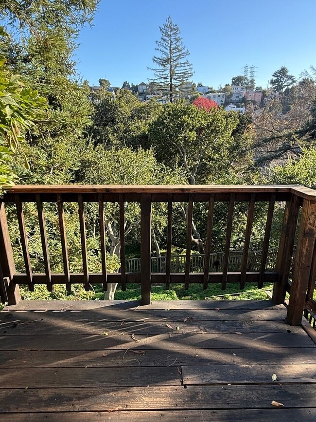 Building Photo - Great 2 Bedroom Rental Home in Crocker Highland District