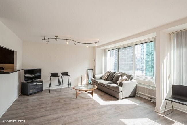 Building Photo - 211 E Ohio St