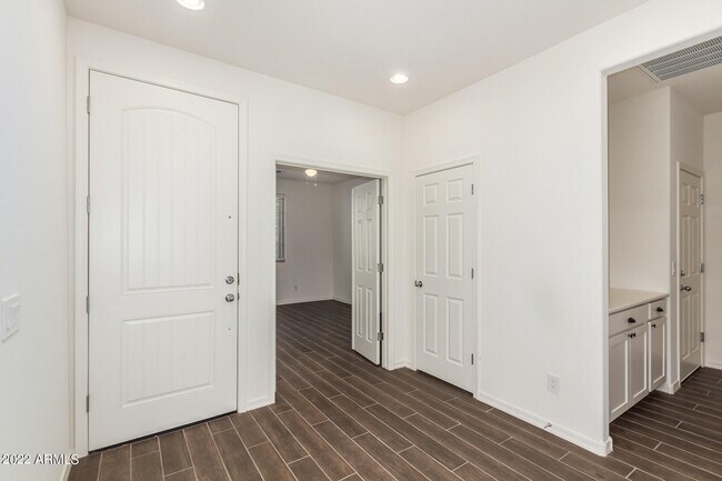 Building Photo - 8759 S 168th Dr