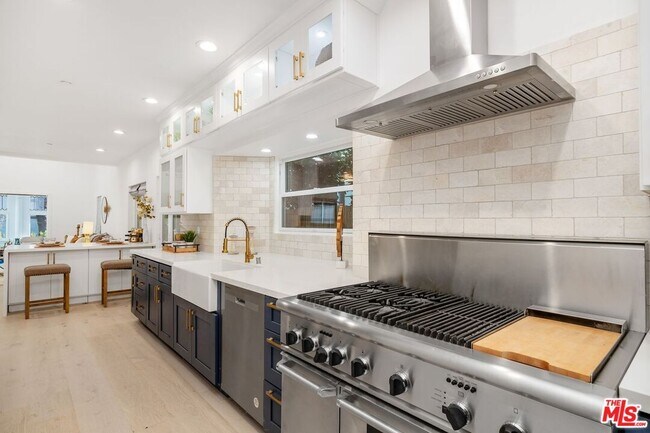 Building Photo - 157 Hart Ave