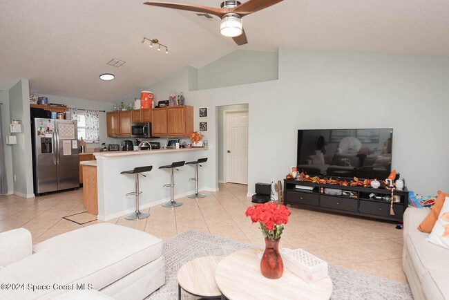 Building Photo - 721 Taluga Ave SE